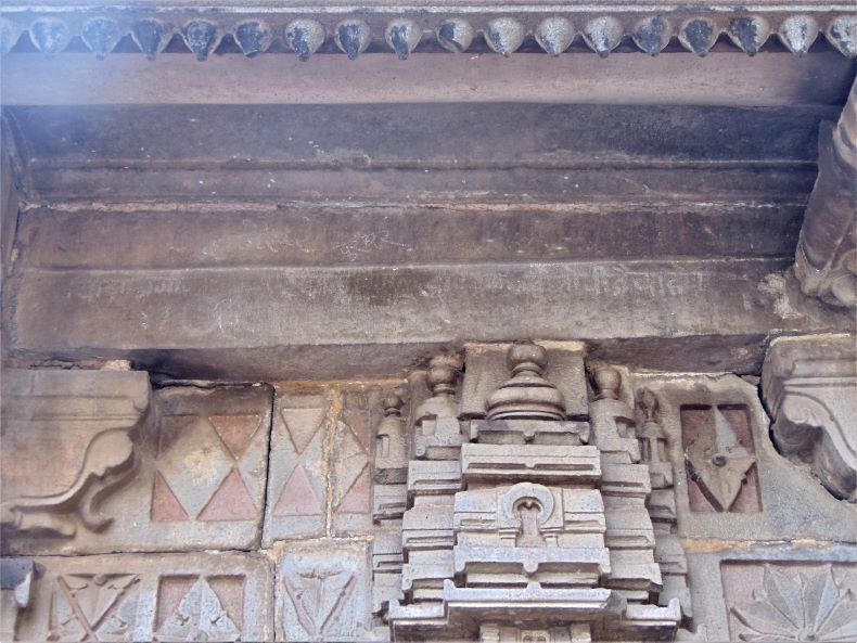 Inscriptions/graffities.