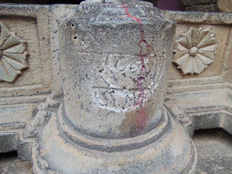 Inscriptions/graffities.