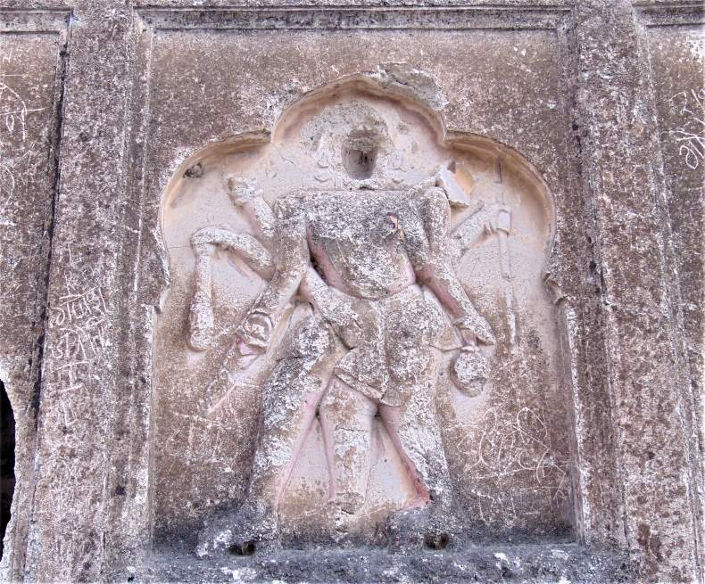 Marāṭhā period sculptures made in stucco.