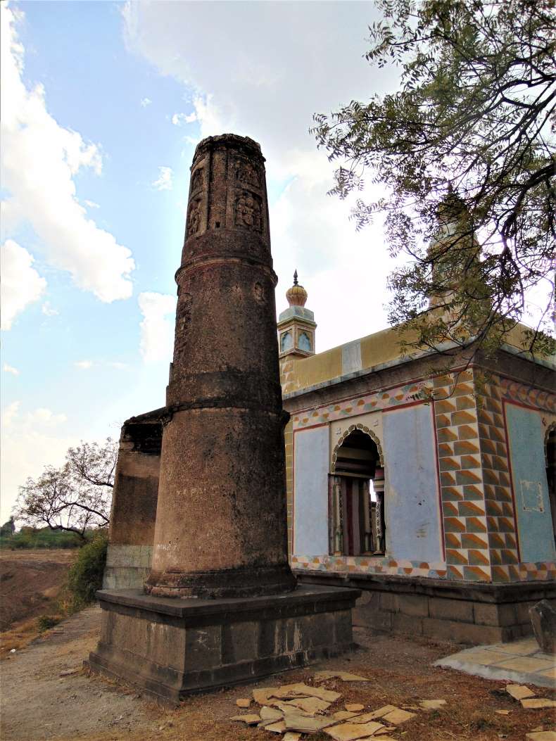 Watch-tower with sculptures