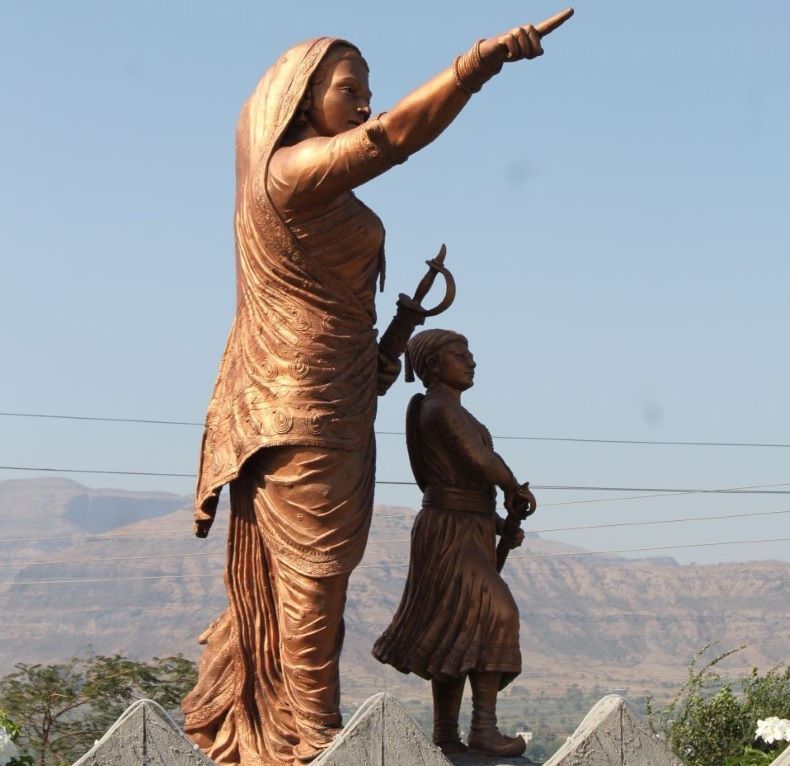 Statues of Jijāmātā and Chatrapatī Śivājī Mahārāj