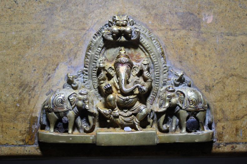 A beautiful metal sculpture of Gaṇeśa