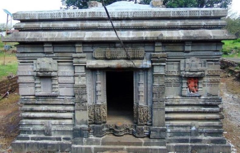 The entrance of the gūḍhamaṇḍapa.
