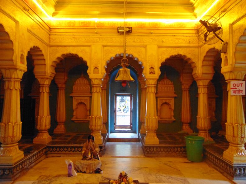 The gūḍhamaṇḍapa