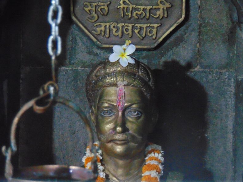 A statue of Pilajirao Jadhav.