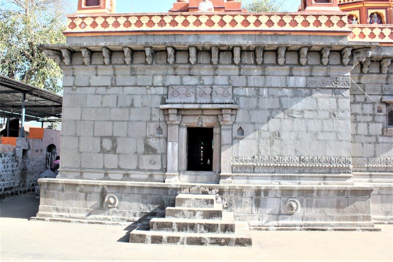 Western door of the sabhāmaṇḍapa