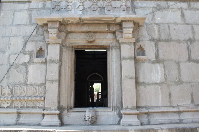 Eastern door of the sabhāmaṇḍapa