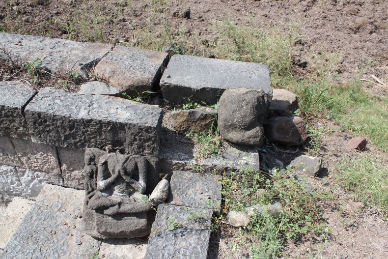 An old ruined sculpture near bārava.