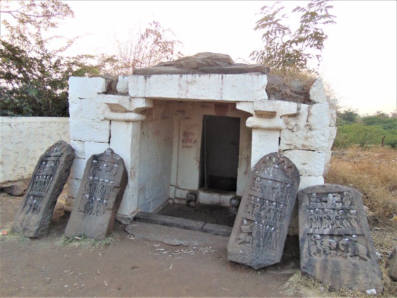 Uttareśvara temple.