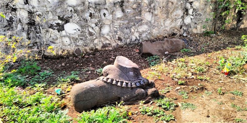 A damaged Nandī.