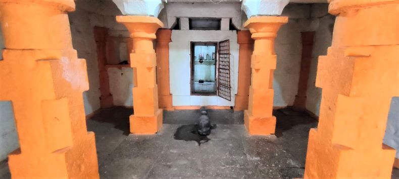 Tne Sabhāmaṇḍapa of the Somanātha temple.