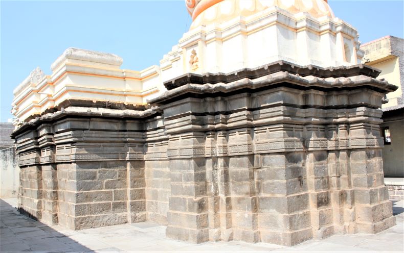 The Kāleśvara temple.