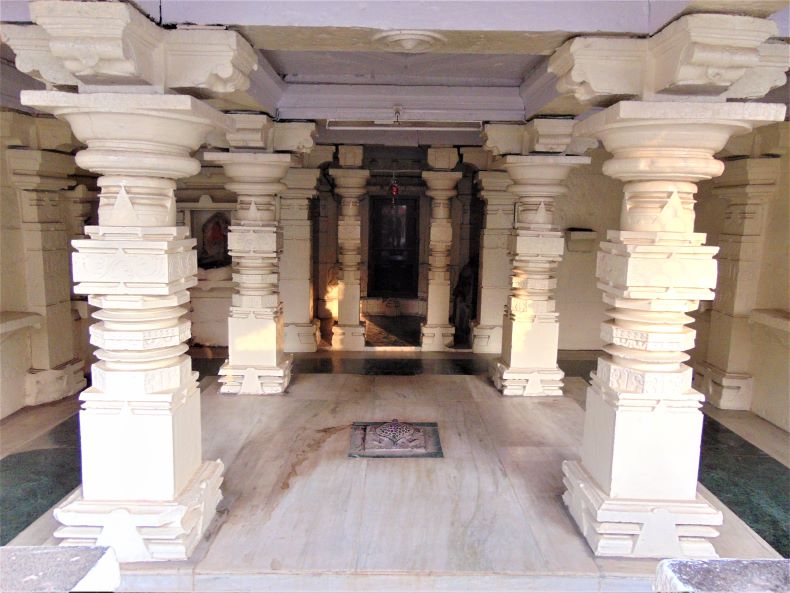 The sabhāmaṇḍapa of the temple.