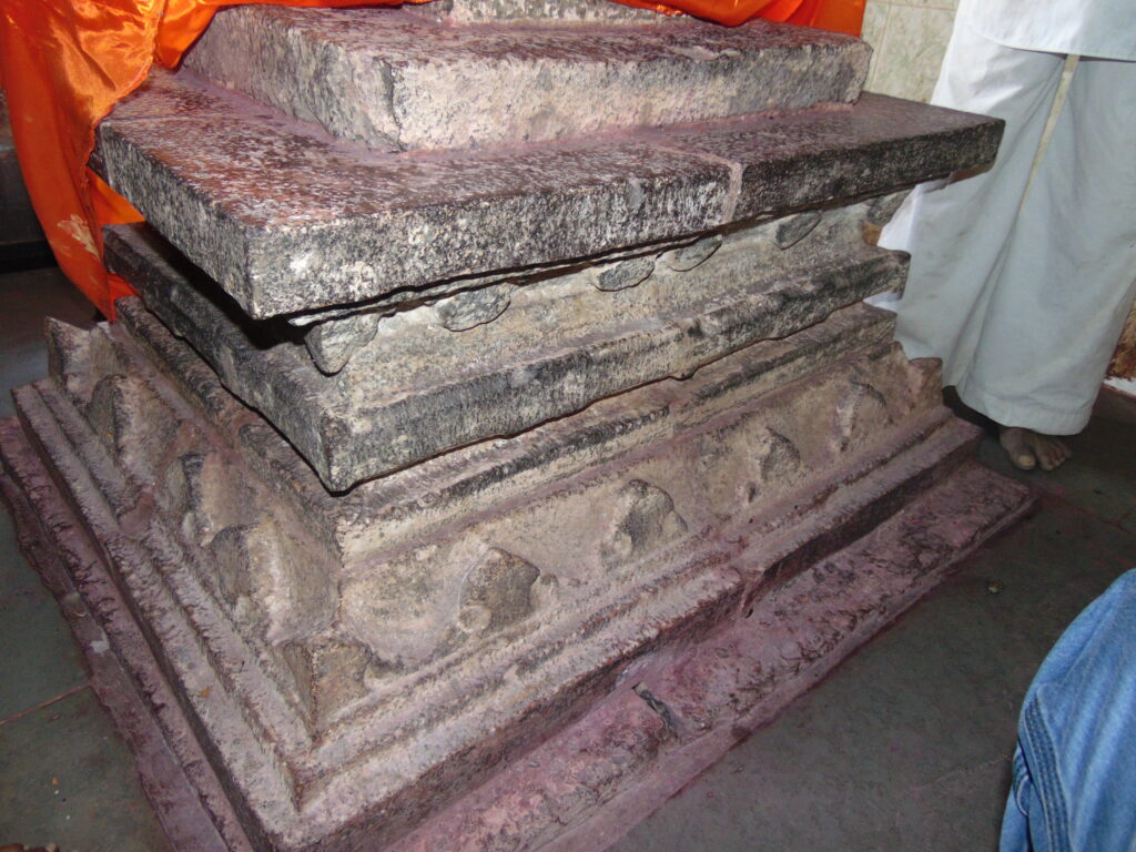 A gravestone (turabata)