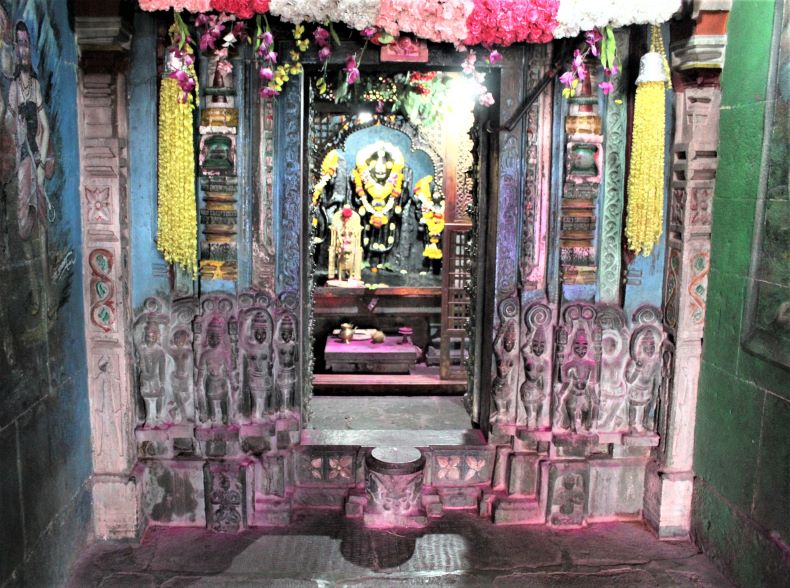 The entrance to the garbhagṛha.