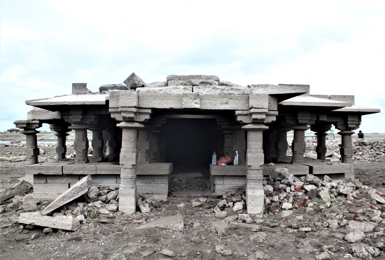A close view of Saraḍeśvara temple.