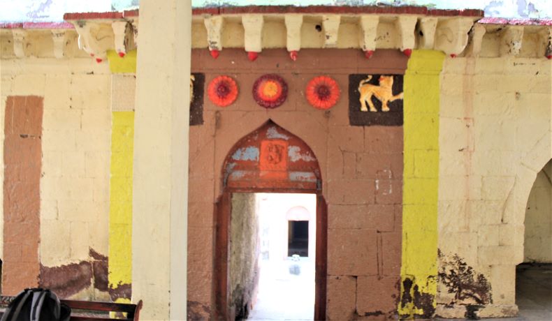 The main entrance of the fencing wall of the Mahādeva temple.