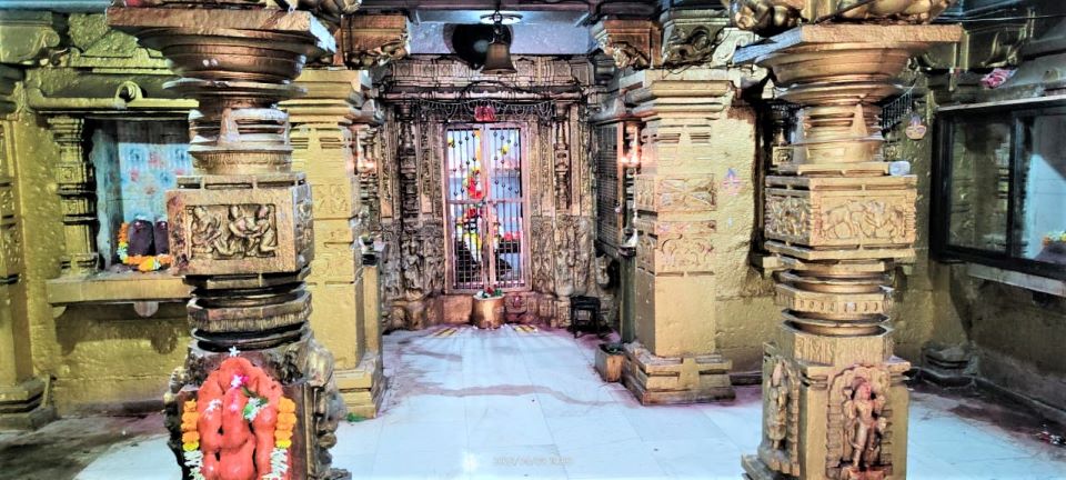 Sabhāmaṇḍapa of the temple.