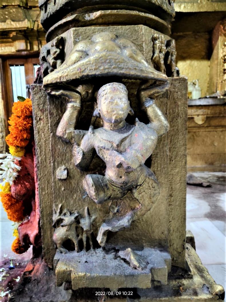 A rare sculpture of Govardhandharī Kriṣṇa.