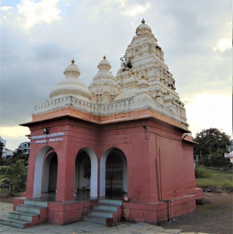 Viṣṇu Mahāballāḷeśvara Mahādeva temple