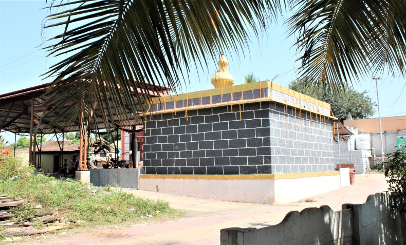 Rokaḍobā (Hanumāna), temple.