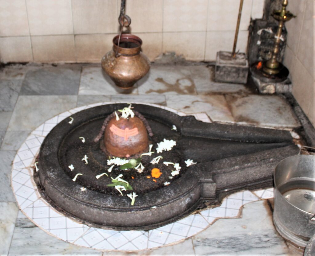 A śivaliṅga in the garbhagṛha.