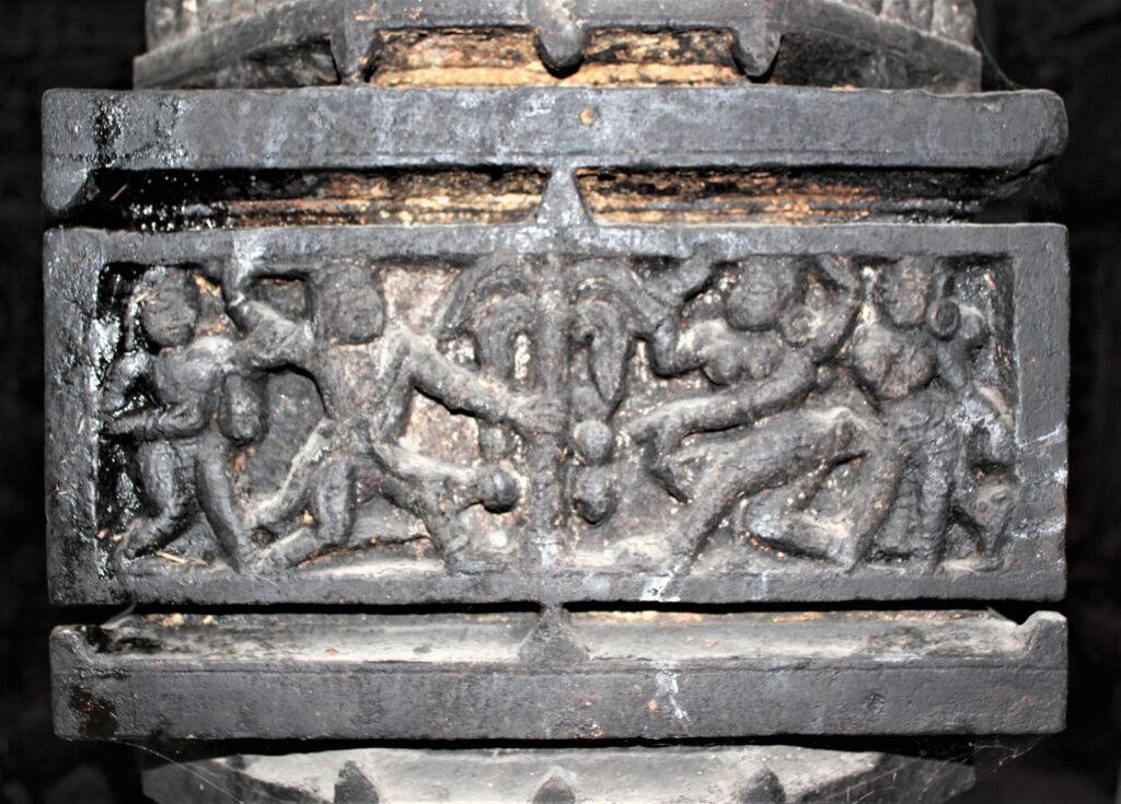 The sculpture of Kānhā and Bahuḍī.