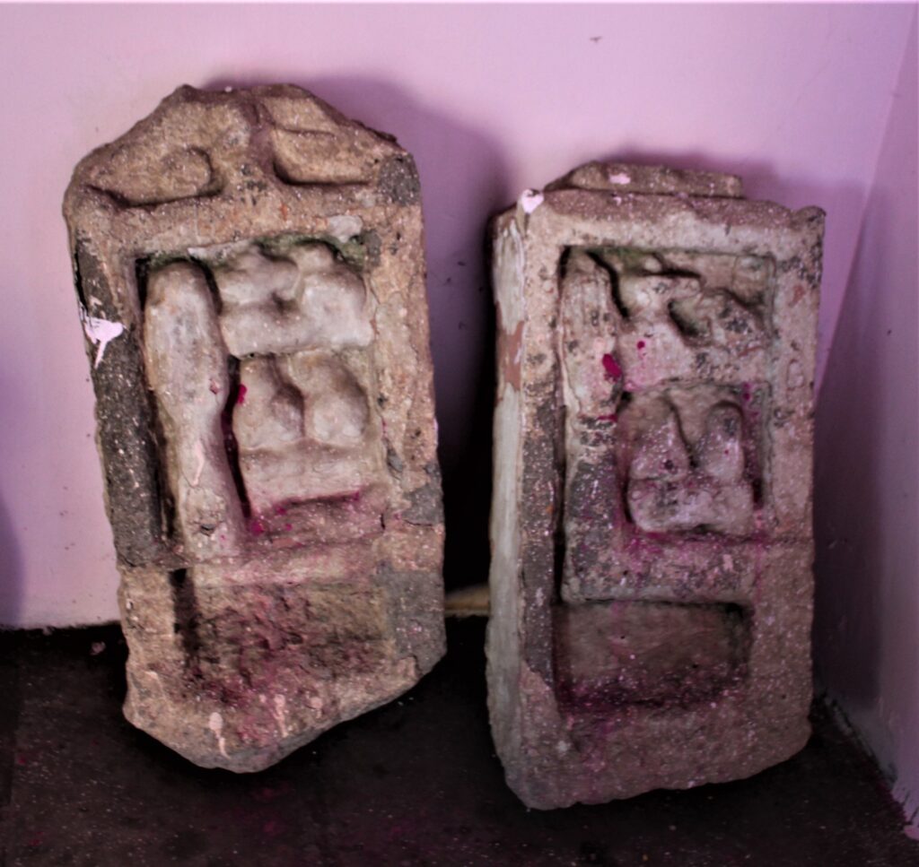 Satī stones.