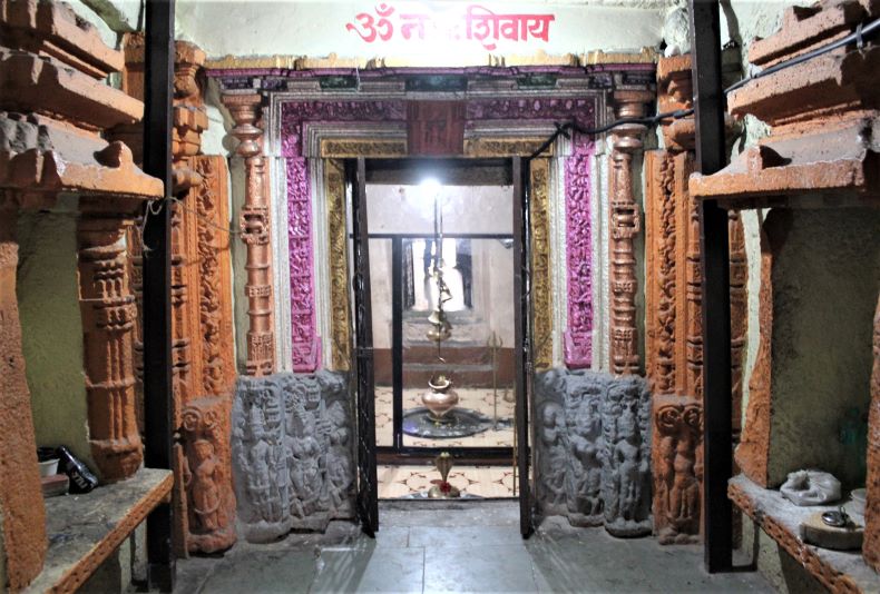 The doorway of the garbhagṛha.