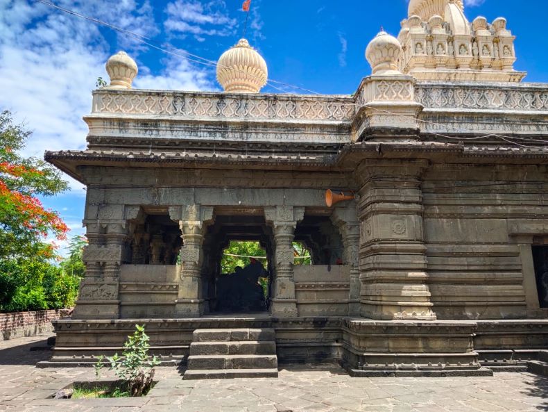 The mukhamaṇḍapa