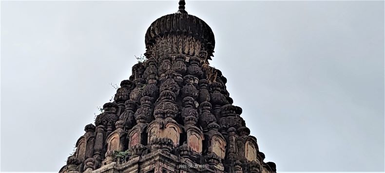 śikhara of the temple