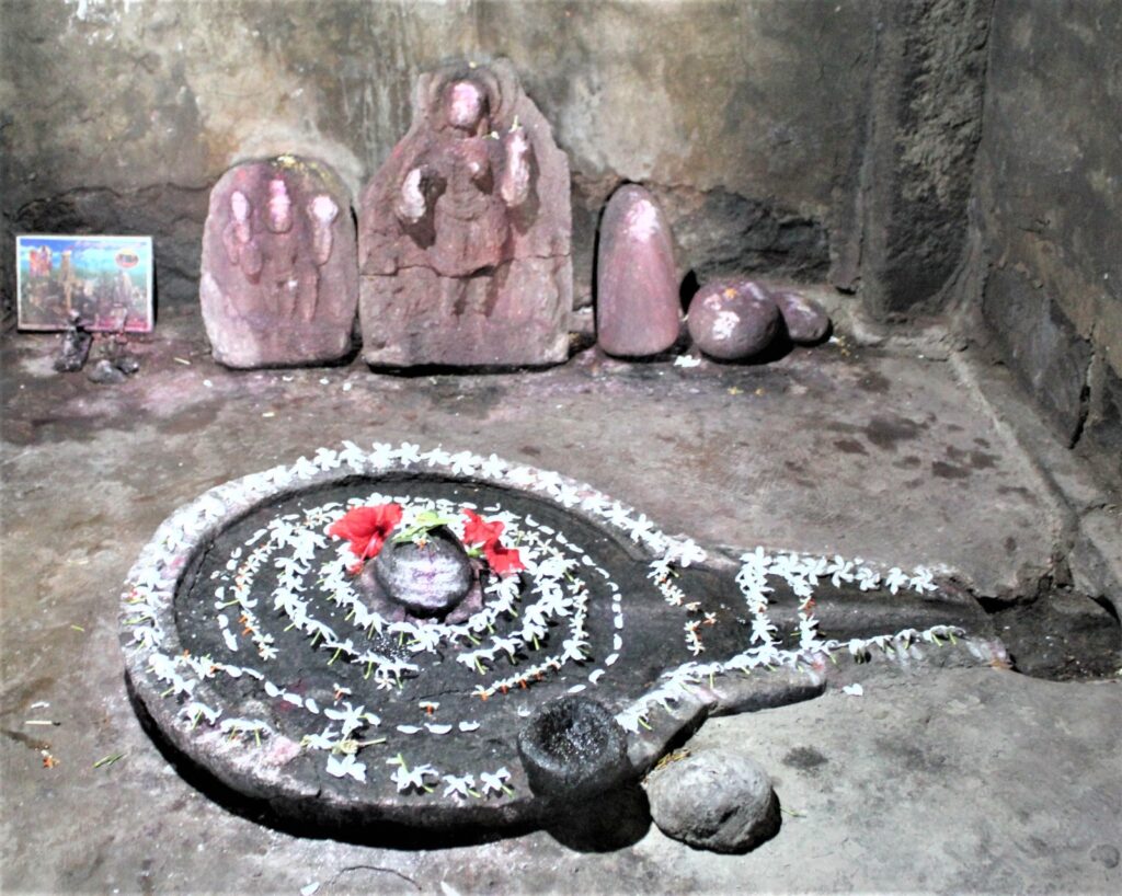 A śivaliṅga in the garbhagṛha.