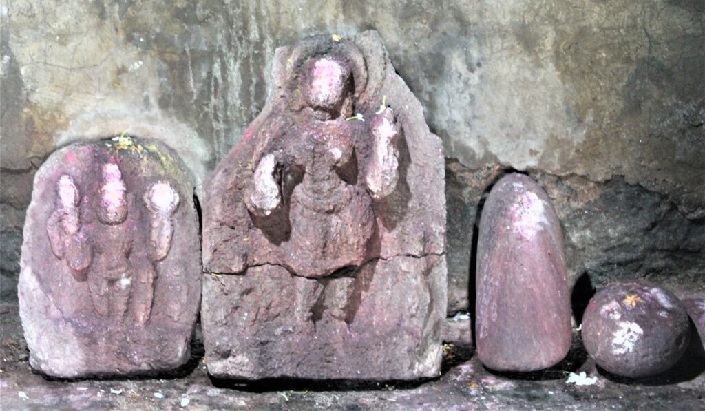 A surasundarī and a small sculpture of Viṣṇu.