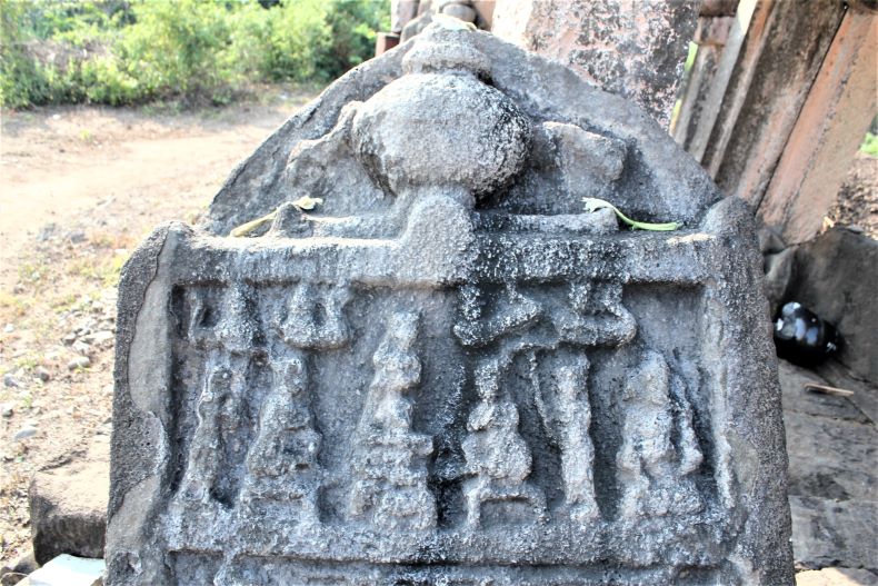 The upper compartment of Hero stone No. 1.