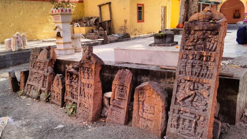 Satī and hero stones.