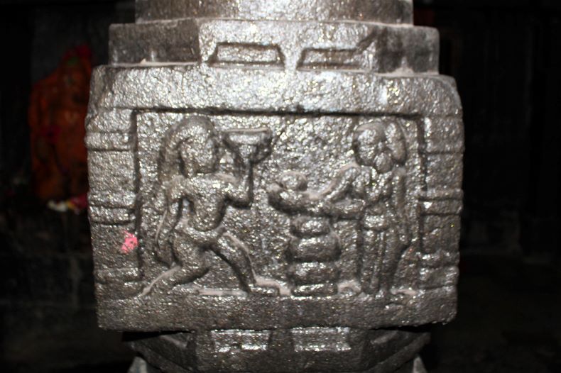 Sīta offering alms to Ravaṇa.