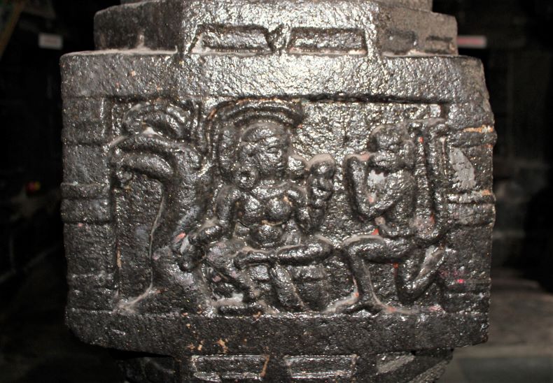 A view of Sīta and Hanumāna in the Ashoka Vāṭikā.