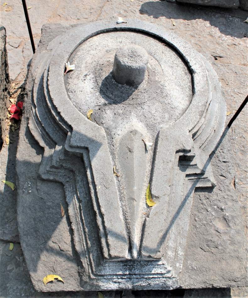 A śivaliṅga in the ruin temple of Mahadev.