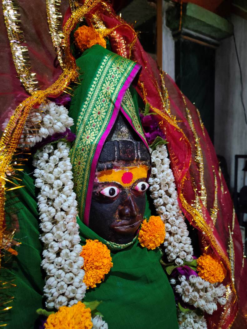 A close view of Yamāī Devī