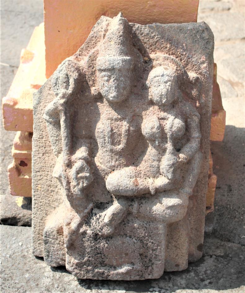 Umā-Maheśvara āliṅgana mūrtī