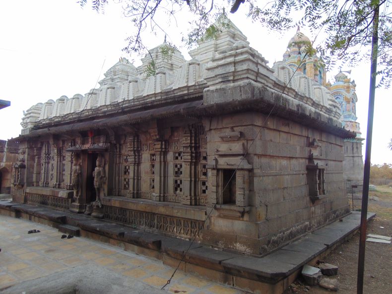 Pāṇḍeśvara temple.