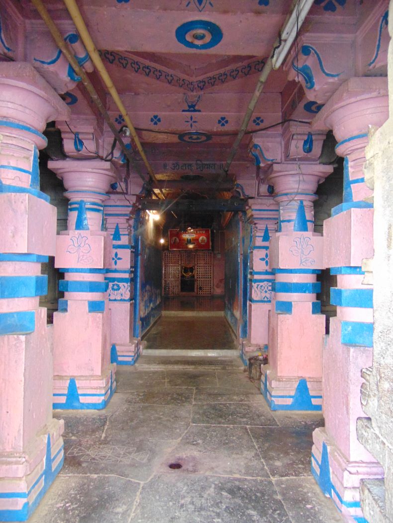 Another view of the gūḍhamaṇḍapa