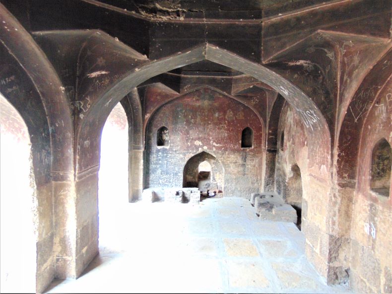 Owarīs (platformed apartments)