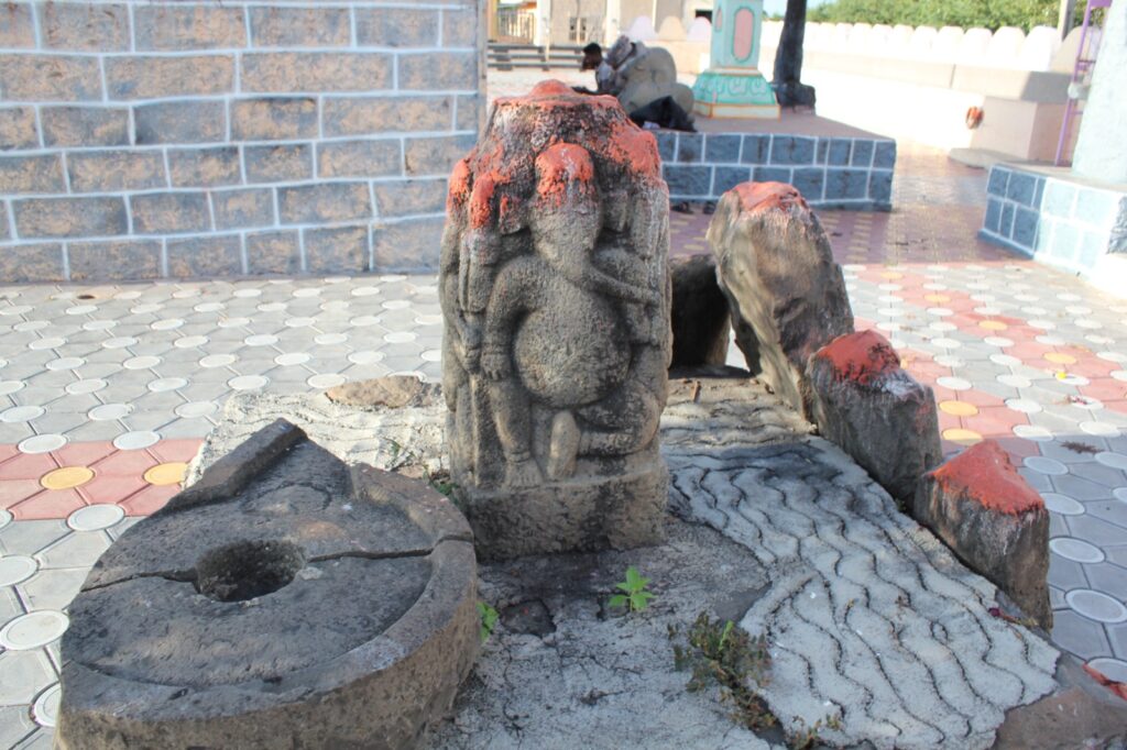 A Marāṭhā period sculpture of caturbhuja (four-handed) Gaṇeśa.