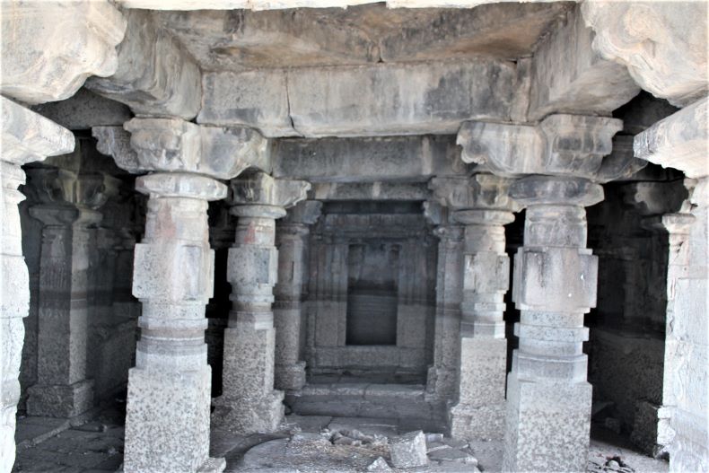 The Sabhāmaṇḍapa of the temple.