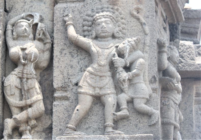 The combat between Jaṁbumālī and Sugrīva or Aṅgad.