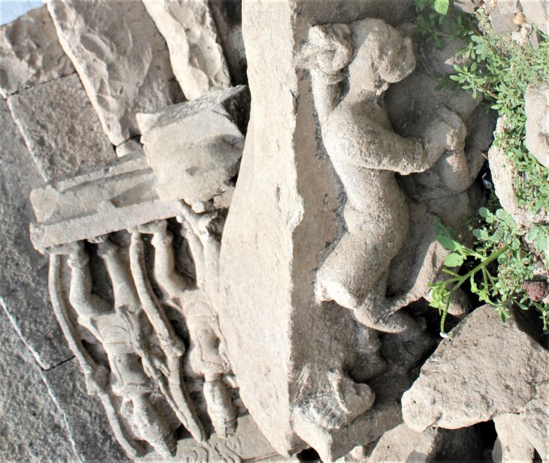 A lying sculpture on the northern side of the temple is depicting a combat between Sugriva and Vali.