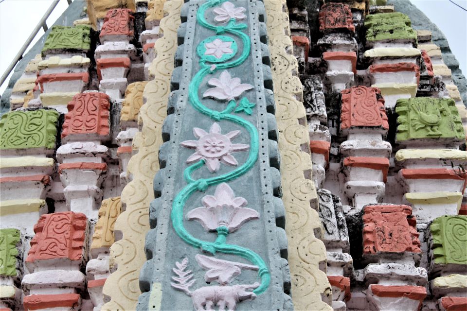 Details of the śikhara.