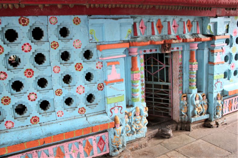 A doorway to the sabhāmaṇḍapa.